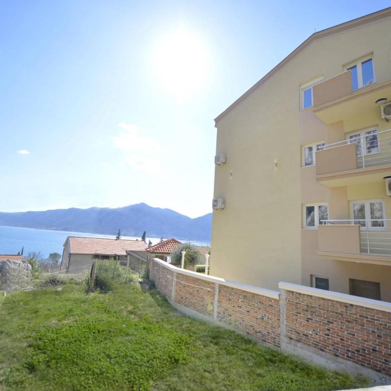 J & P Apartments Orahovac - Three-Bedroom Apartment - 24