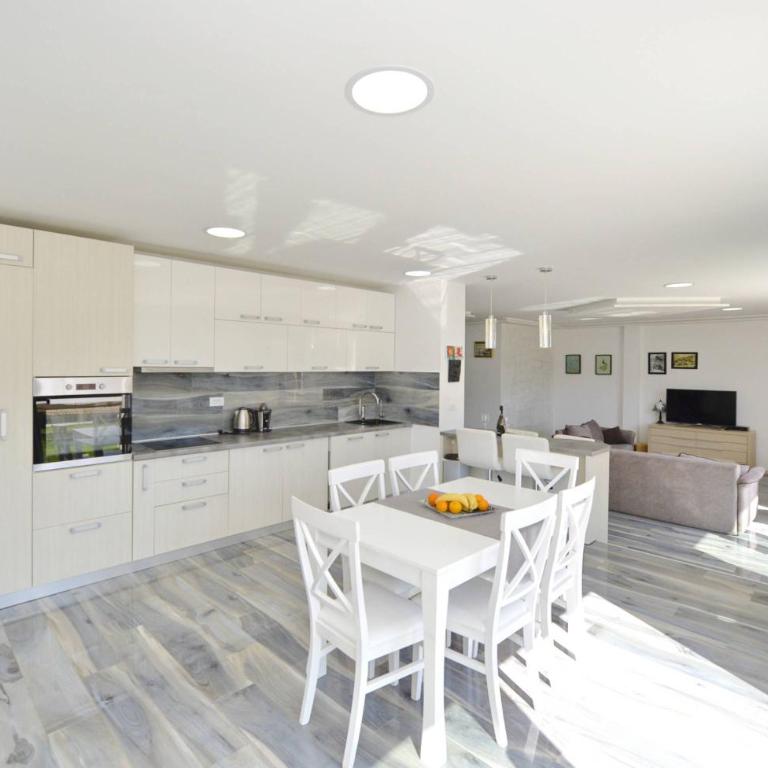 J & P Apartments Orahovac - Three-Bedroom Apartment - 5