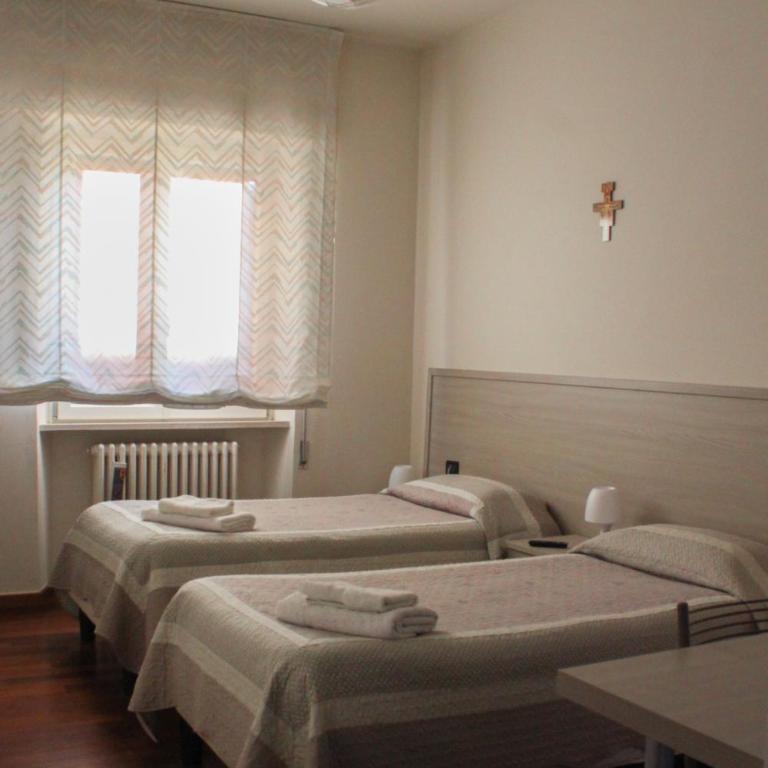 B&B Domus Benedicta - Camera Doppia con Letti Singoli - 2