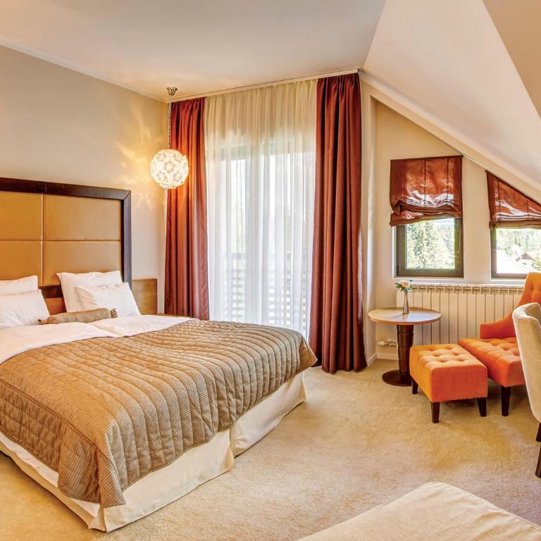 Hotel MIR - Dvokrevetna Soba sa Bračnim Krevetom/Zasebnim Krevetima i Balkonom - 1