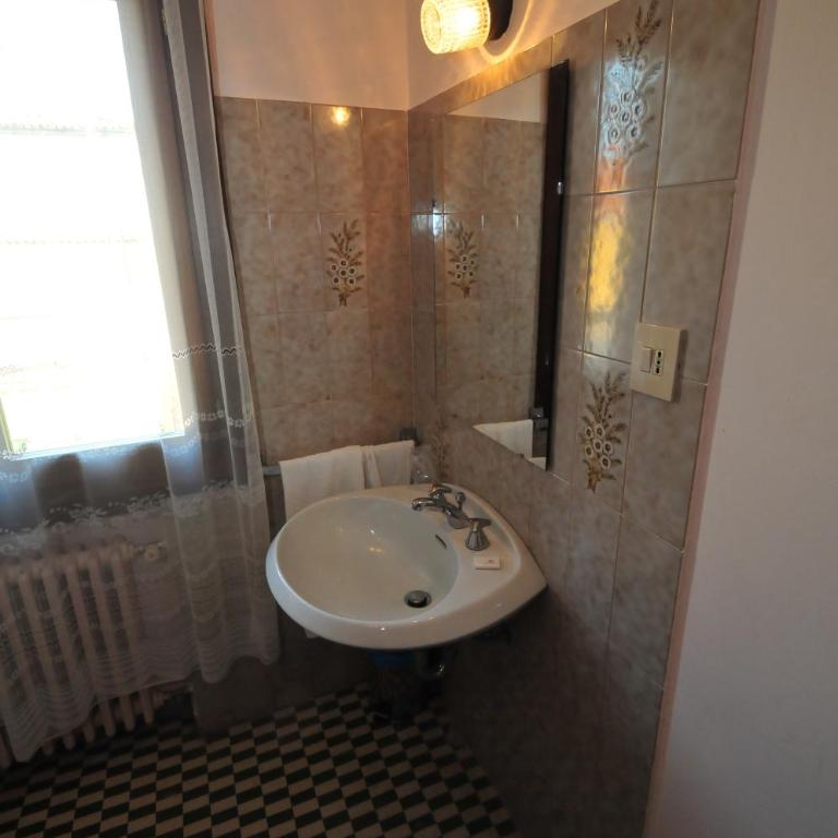 Locanda Sant'Anna Hotel - Camera Matrimoniale/Doppia con Letti Singoli con Bagno in Comune - 2