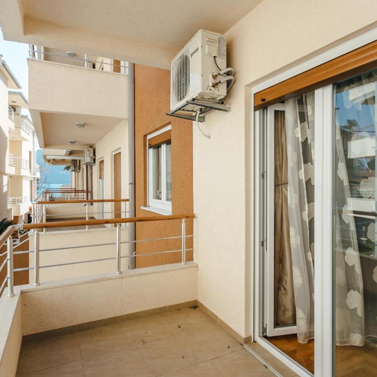 Apartments Rivijera - Apartment with Garden View - 1