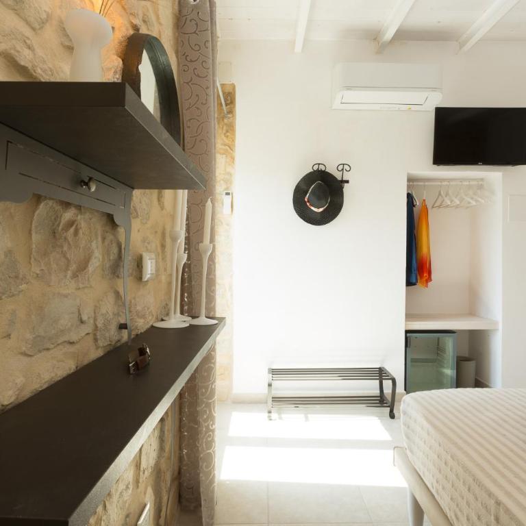 Evoca - Double Room with Private Bathroom - 15