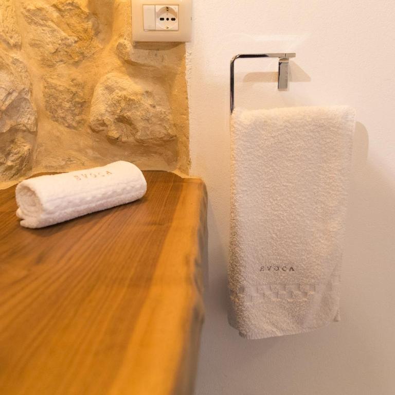 Evoca - Double Room with Private Bathroom - 13
