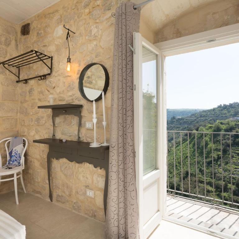 Evoca - Double Room with Private Bathroom - 12