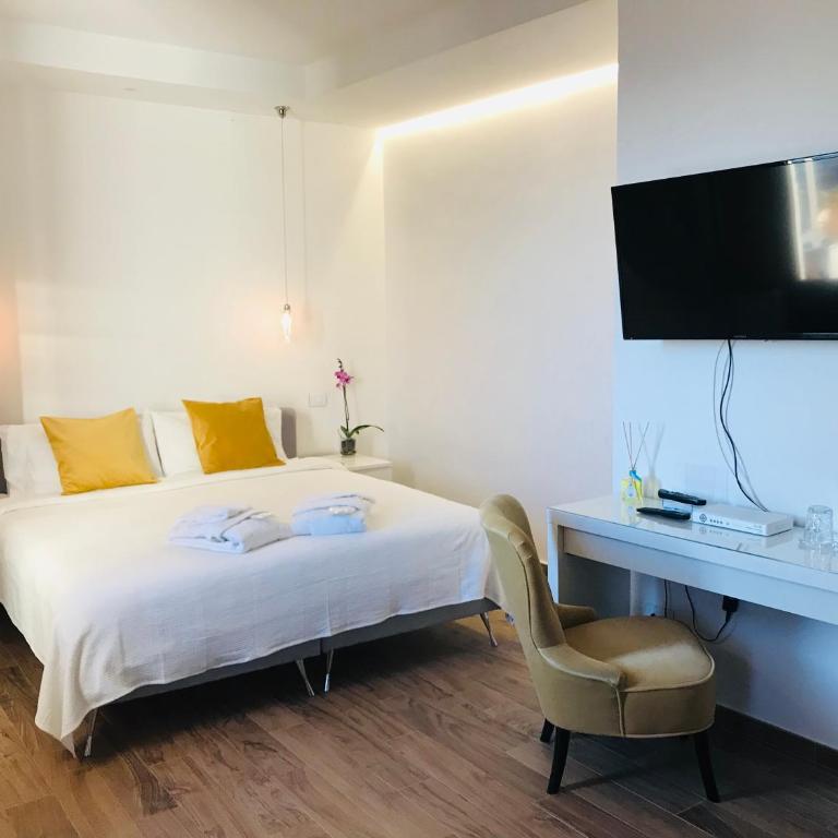 Villa Greta Hotel Rooms & Suites - Junior Suite with Balcony - 3