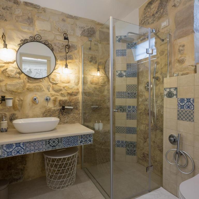 Evoca - Double Room with Extra Bed - 13