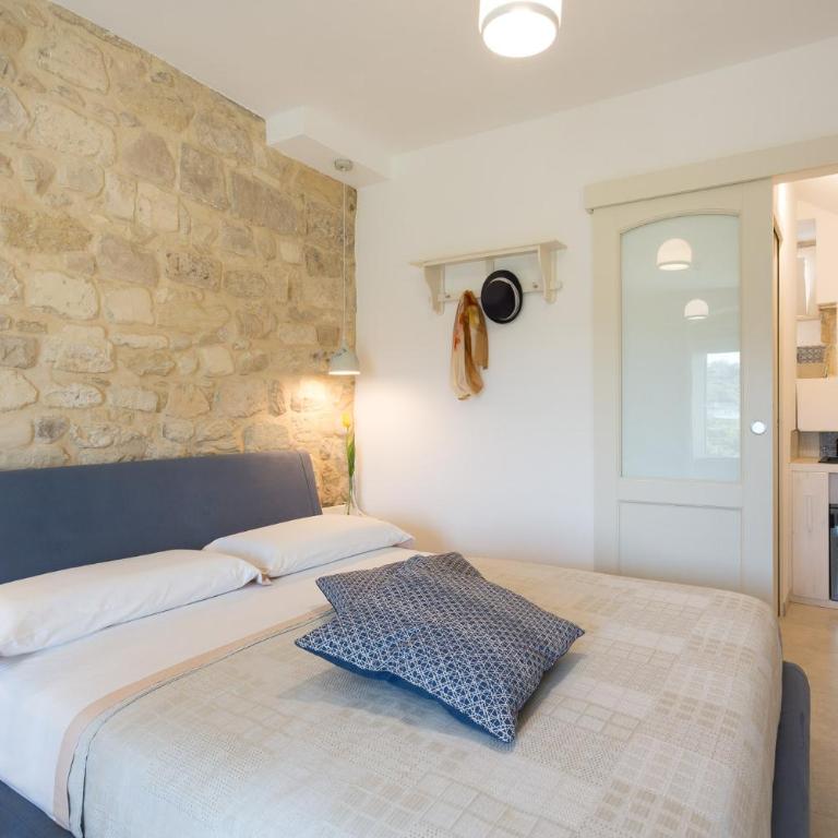 Evoca - Double Room with Extra Bed - 8