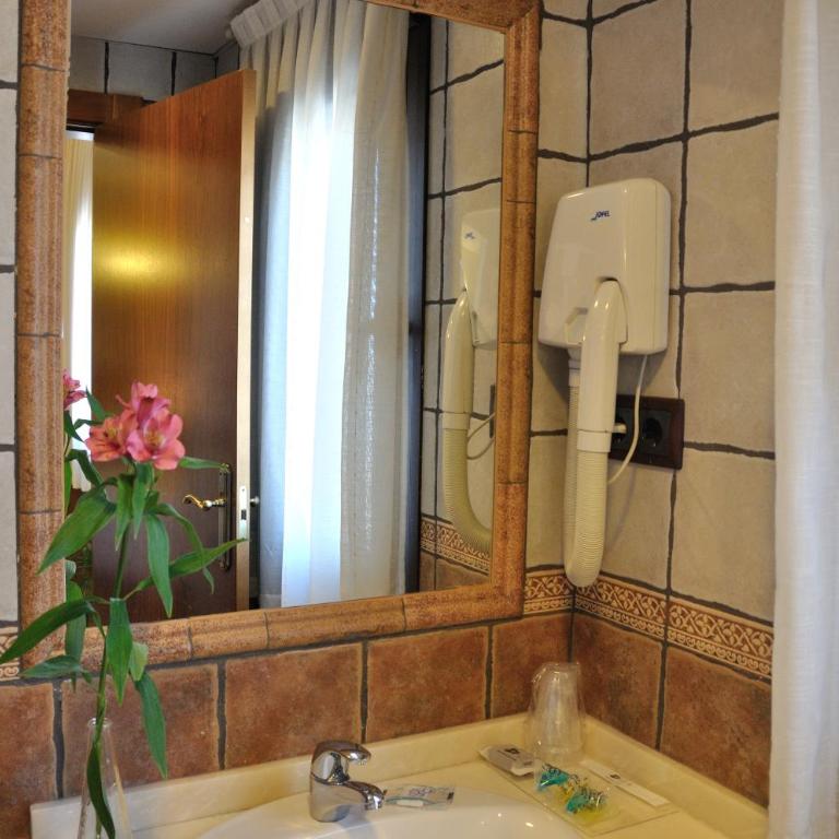 Hotel Medina de Toledo - Habitación Doble - 2 camas - 6