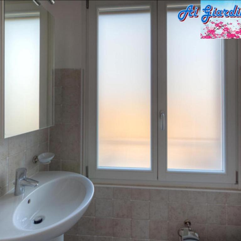 Ai Giardini Rooms -vicino Ospedale Borgo Trento e centro storico - Camera Matrimoniale con Bagno Privato - 11