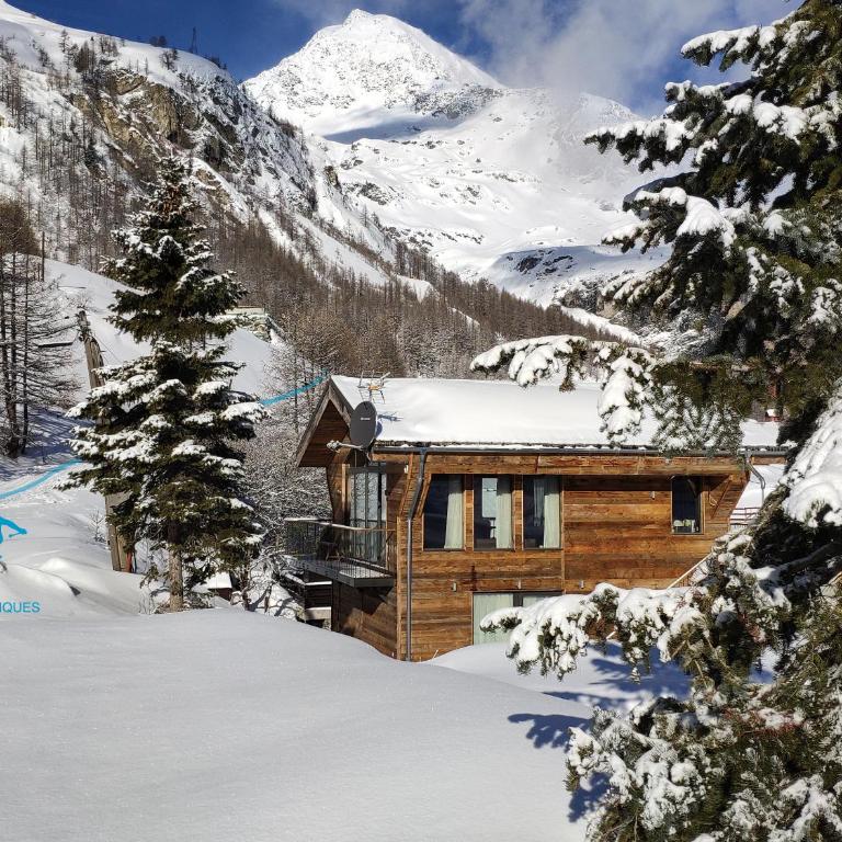 Le Chalet des Boisses, Luxury Ski-In Ski-Out Chalet for 12 - Chalet Superior - 38