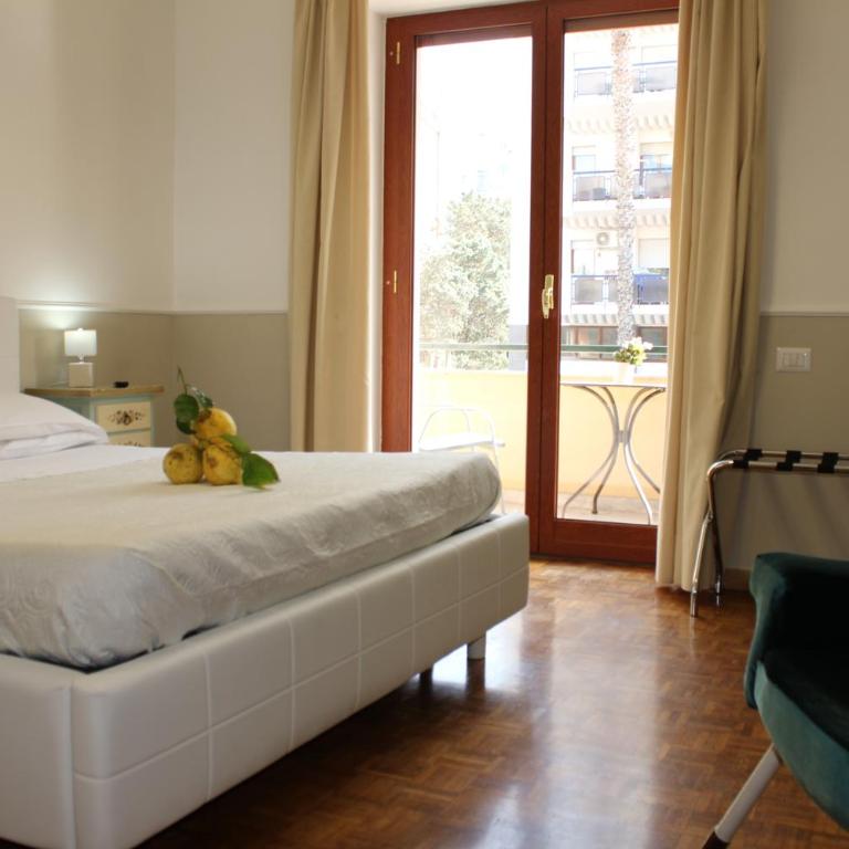 Lemon Rooms Sorrento - Camera Matrimoniale con Balcone - 11