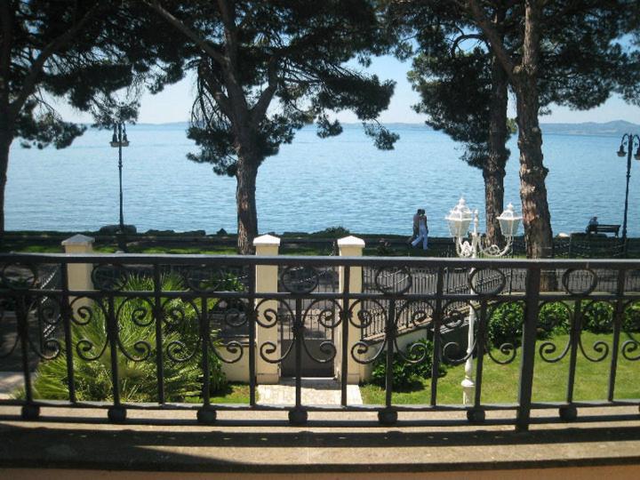 Hotel Holiday Sul Lago - Camera Matrimoniale Superior con Balcone e Vista Lago - 4