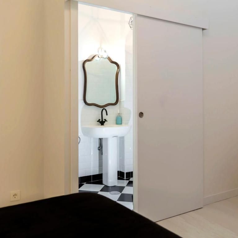 MEZZANINE YELLOW - One-Bedroom Apartment - 1
