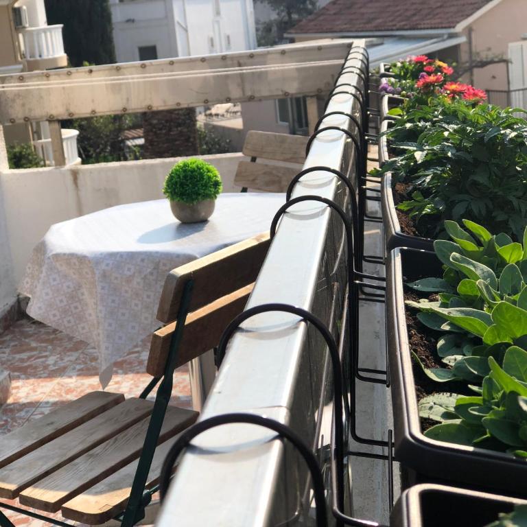 Villa Merci Budva - Komfor Dvokrevetna Soba sa Bračnim Krevetom i Balkonom - 3