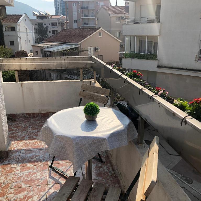 Villa Merci Budva - Komfor Dvokrevetna Soba sa Bračnim Krevetom i Balkonom - 4