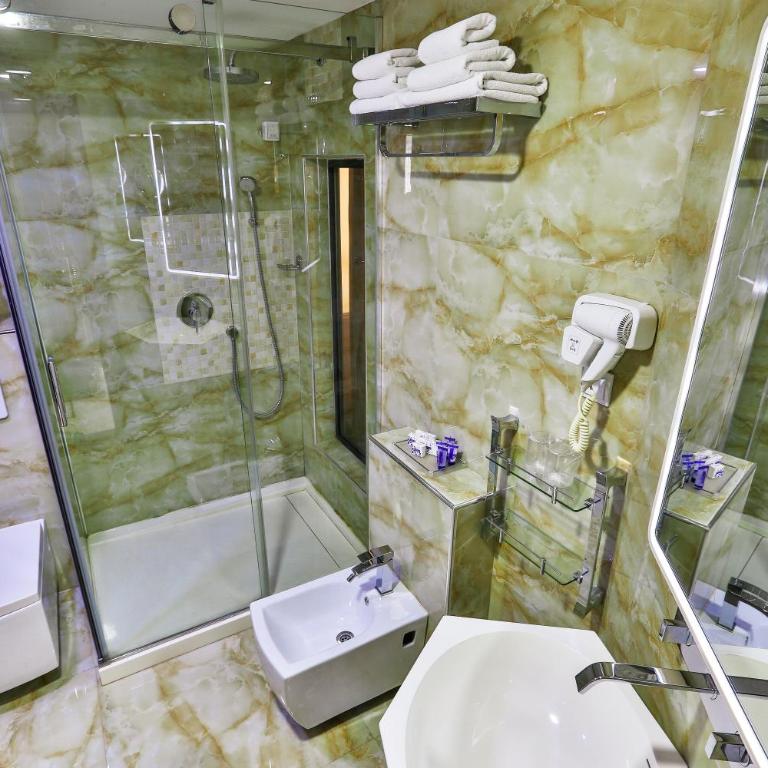 Hotel Premier - Superior Dvokrevetna Soba sa Bračnim Krevetom i Delimičnim Pogledom na More - 10