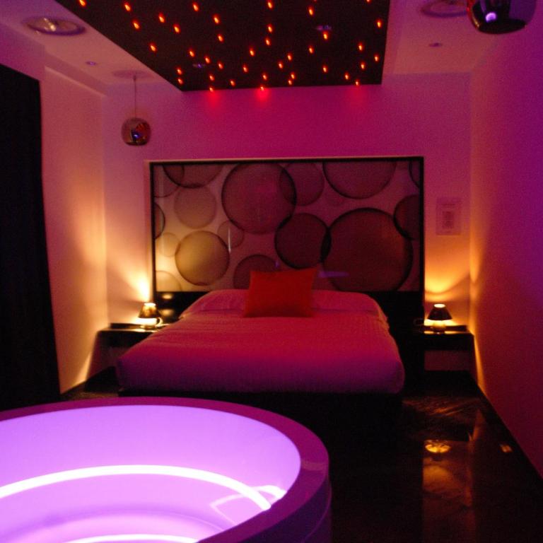 JC Hotel - Suite with Hot Tub - 29