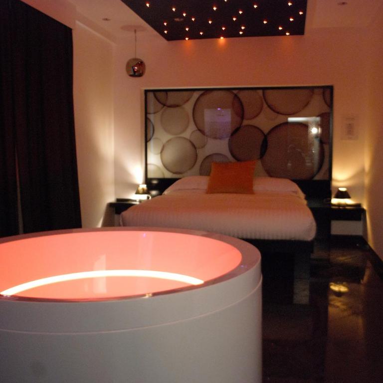 JC Hotel - Suite with Hot Tub - 41