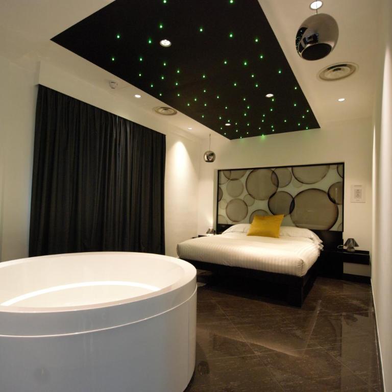 JC Hotel - Suite with Hot Tub - 38