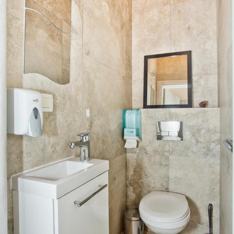 Beachfront Villa Nautica - Apartment with Sea View - 24