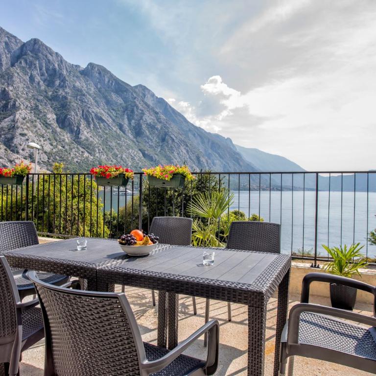 Beachfront Villa Nautica - Apartment with Sea View - 37
