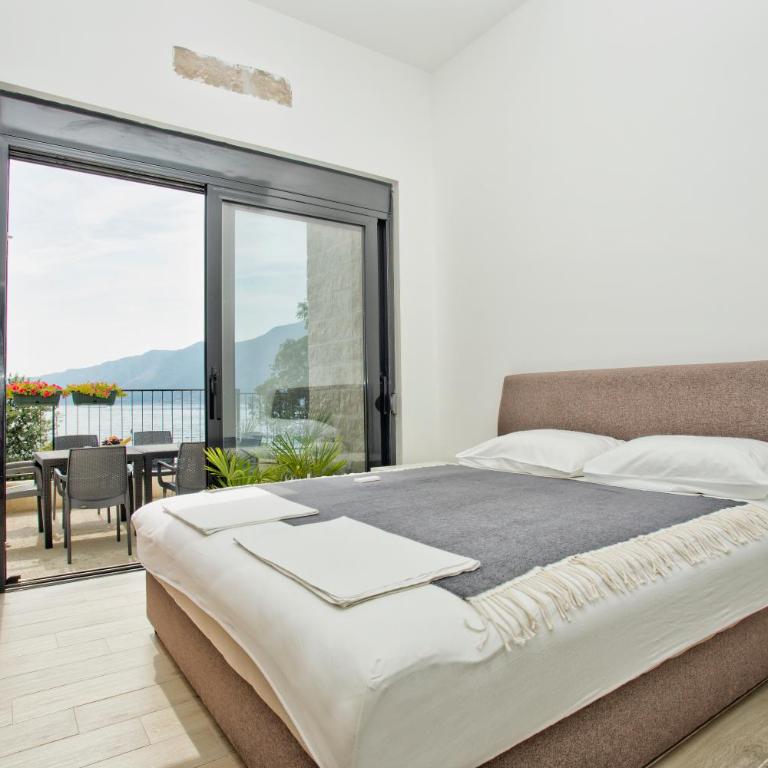 Beachfront Villa Nautica - Apartment with Sea View - 32