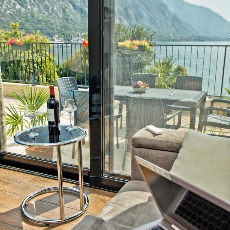 Beachfront Villa Nautica - Apartment with Sea View - 24
