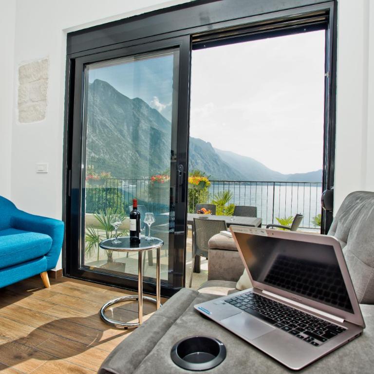 Beachfront Villa Nautica - Apartment with Sea View - 26