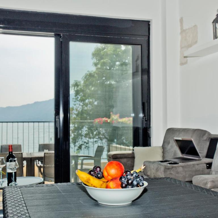 Beachfront Villa Nautica - Apartment with Sea View - 28