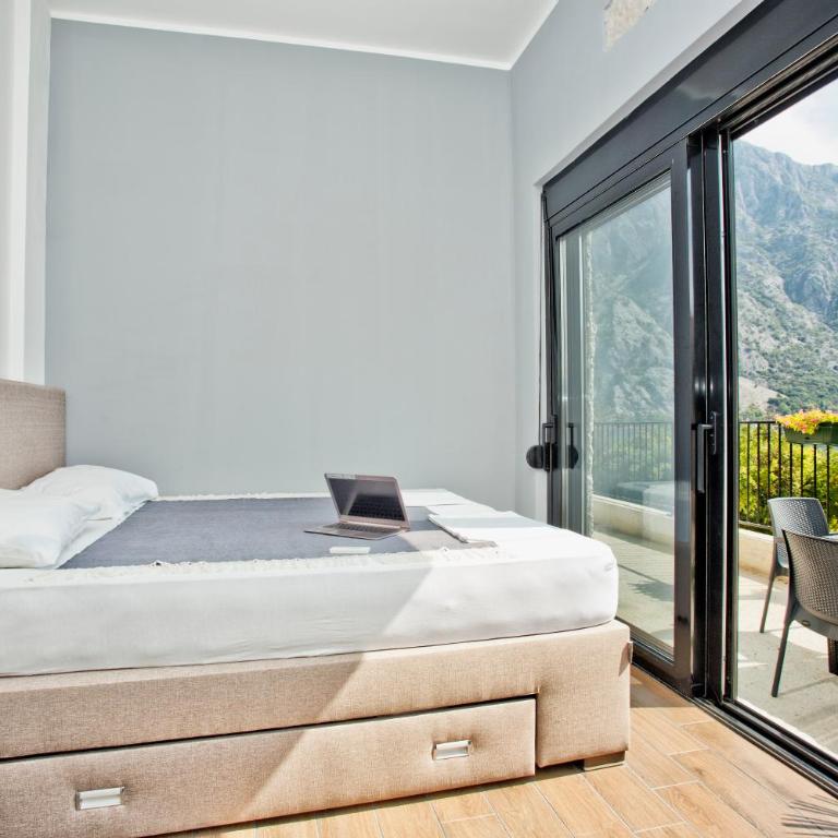 Beachfront Villa Nautica - Apartment with Sea View - 23