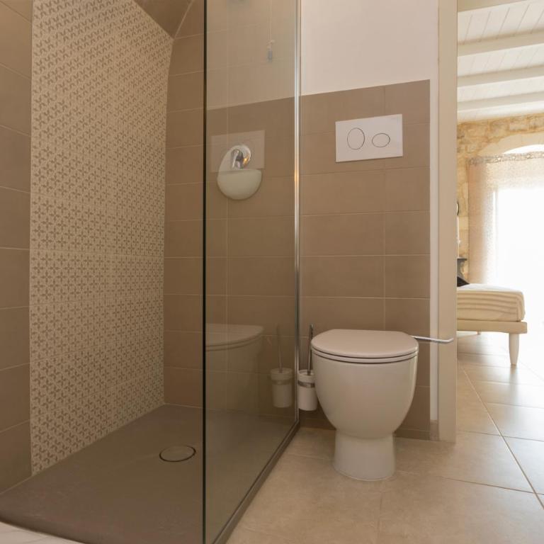 Evoca - Double Room with Private Bathroom - 10