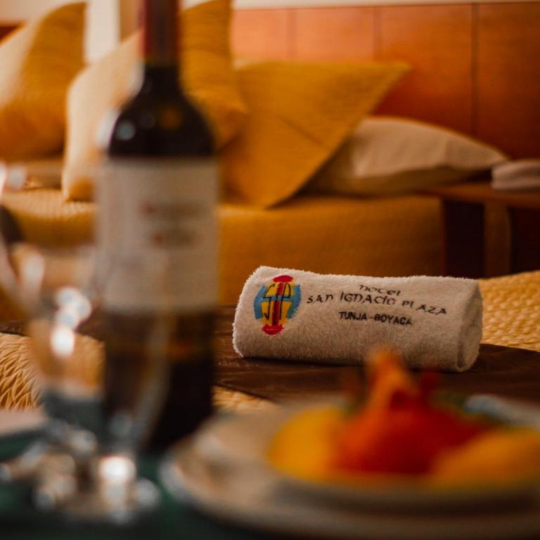 Hotel San Ignacio Plaza - Quadruple Room - 2