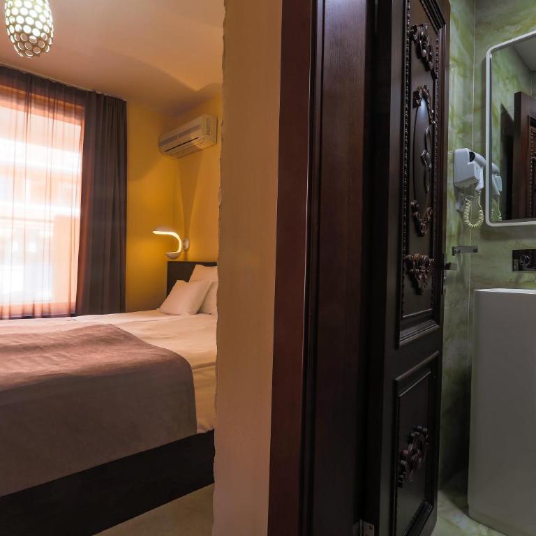 Hotel Premier - Economy Dvokrevetna Soba sa Bračnim Krevetom - 2