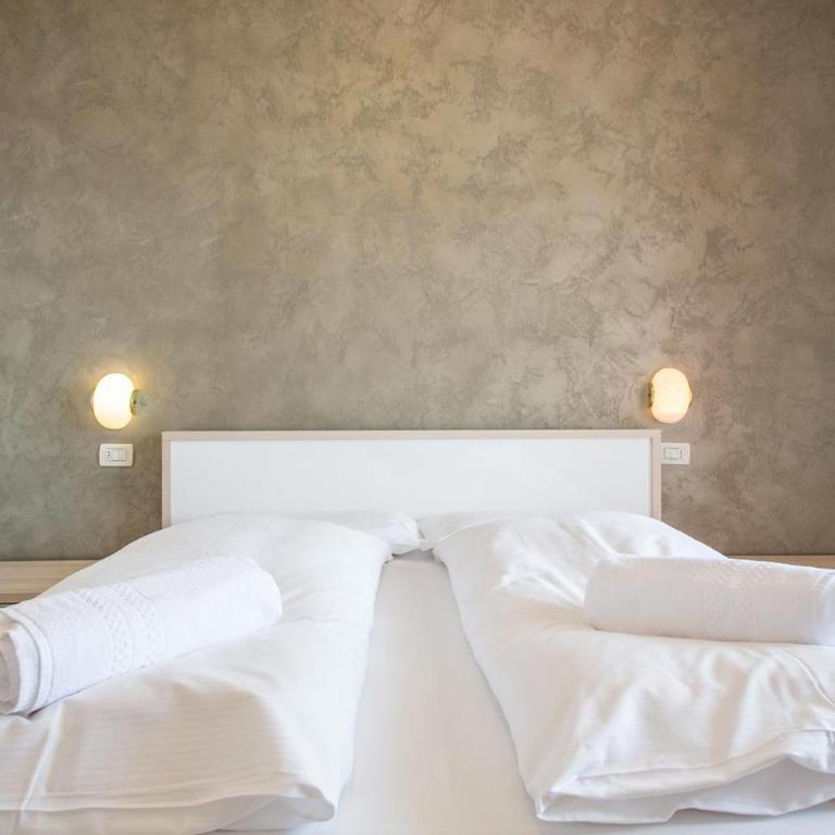 Relax Hotel Villa Gardenia & Villa Oleandra - Double Room Comfort Plus with Lake View - 5