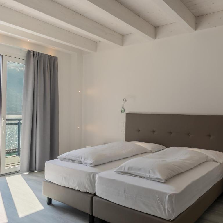 Relax Hotel Villa Gardenia & Villa Oleandra - Luxury Double or Twin Room with Lake View - 1