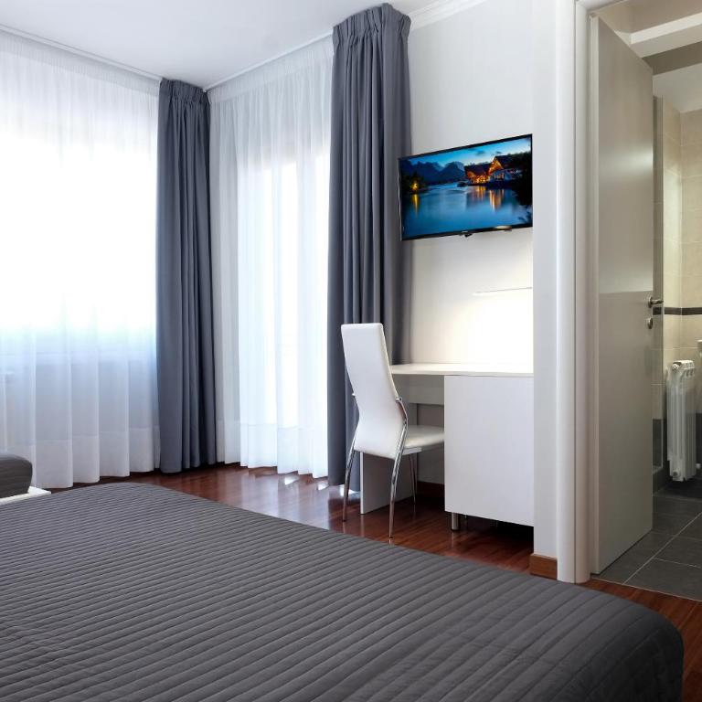 J24 B&B - Camera Deluxe con Bagno Privato - 4