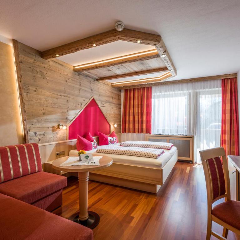 Hotel Alpina - Doppelzimmer mit Balkon - 10