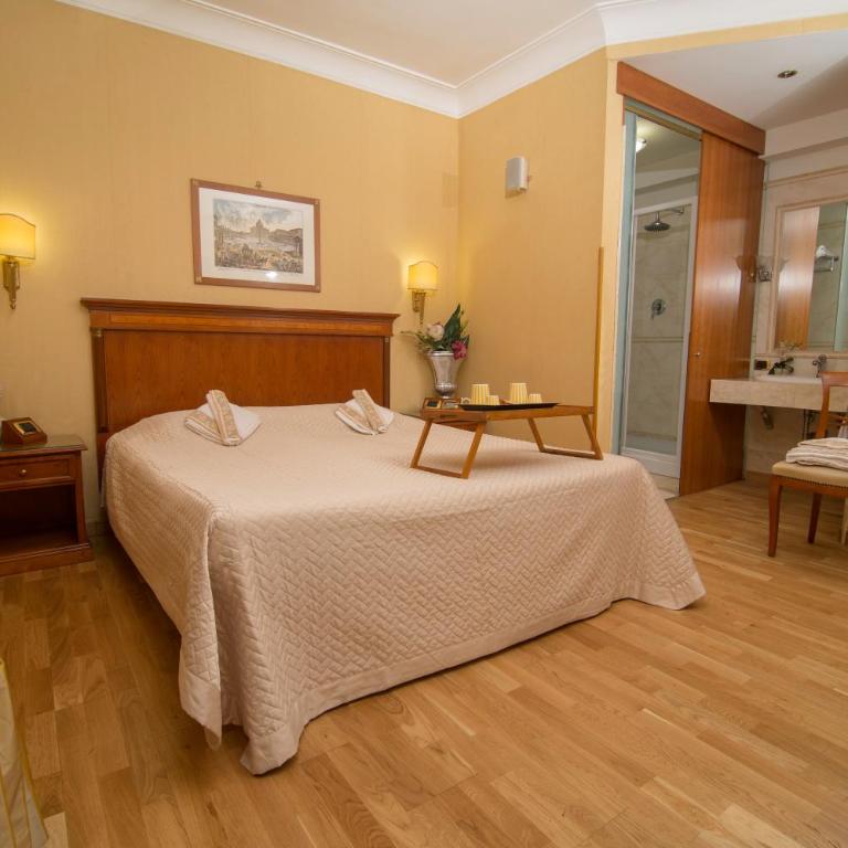 Luxury Rooms H 2000 Roma - Camera Matrimoniale - 1