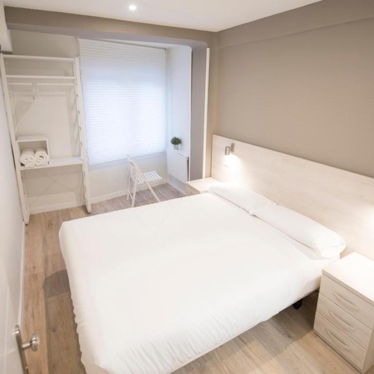 Happy Hostal Carrales - Habitación Doble con baño privado - 18
