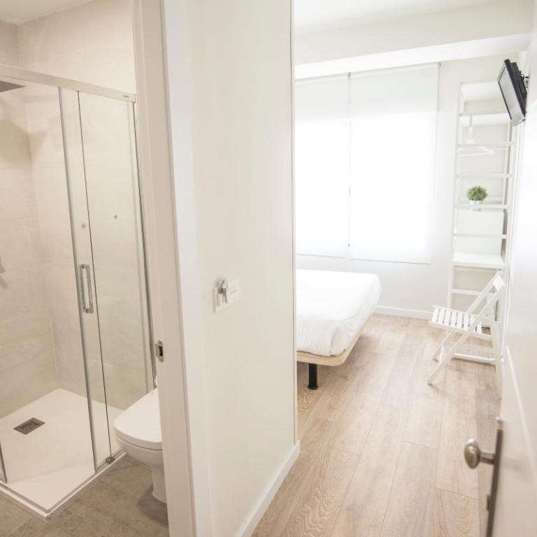 Happy Hostal Carrales - Habitación Doble con baño privado - 14