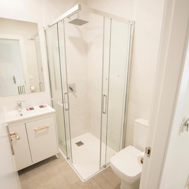 Happy Hostal Carrales - Habitación Doble con baño privado - 15