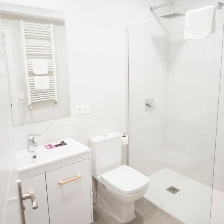 Happy Hostal Carrales - Habitación Doble con baño privado - 2 camas - 12