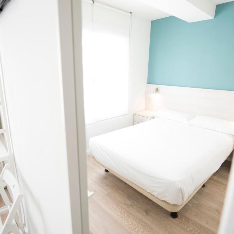 Happy Hostal Carrales - Habitación Doble con baño privado - 7