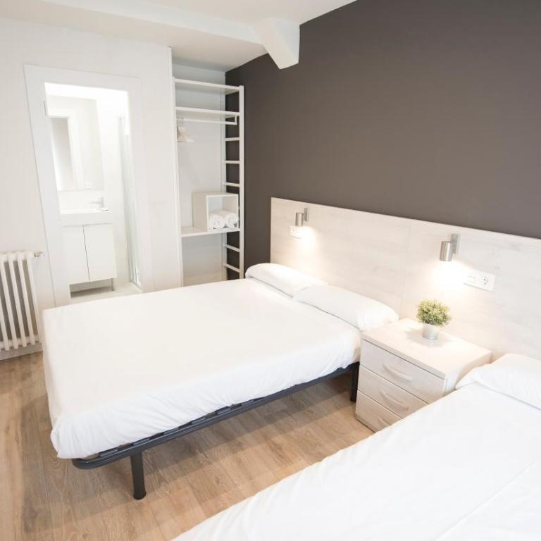 Happy Hostal Carrales - Habitación Doble con baño privado - 2 camas - 5