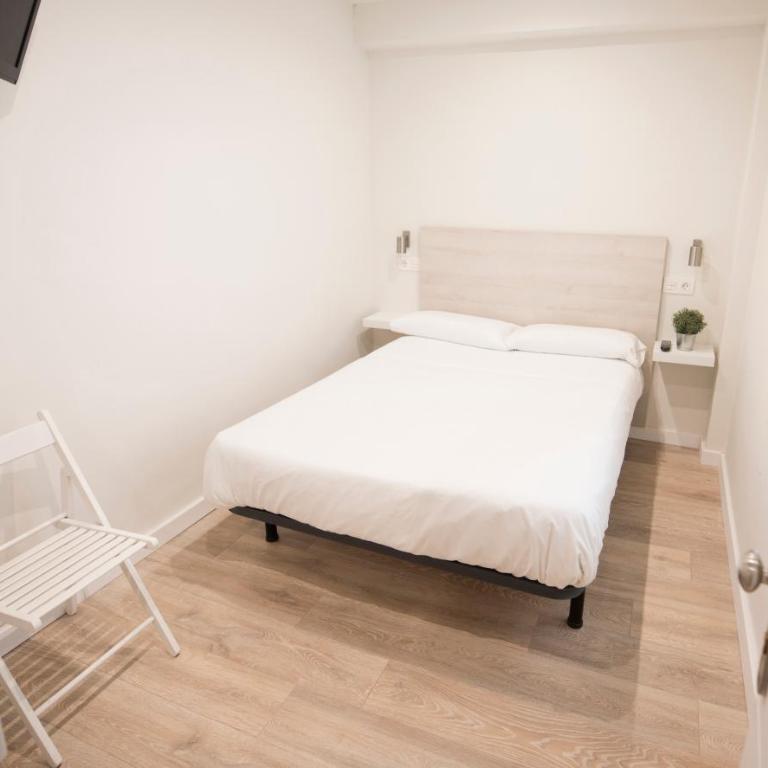 Happy Hostal Carrales - Habitación Individual con baño compartido - 5