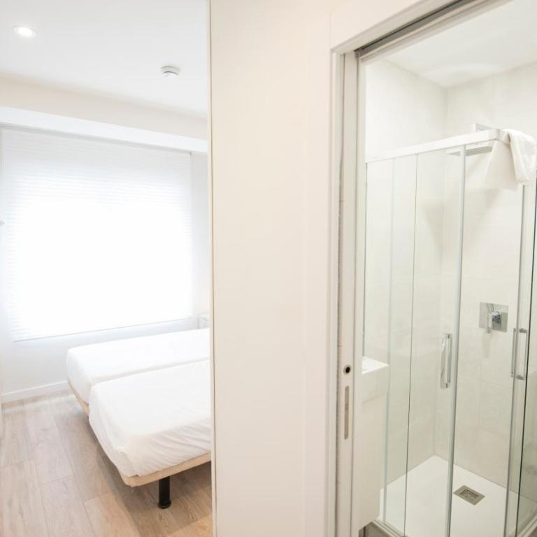 Happy Hostal Carrales - Habitación Doble con baño privado - 2 camas - 4