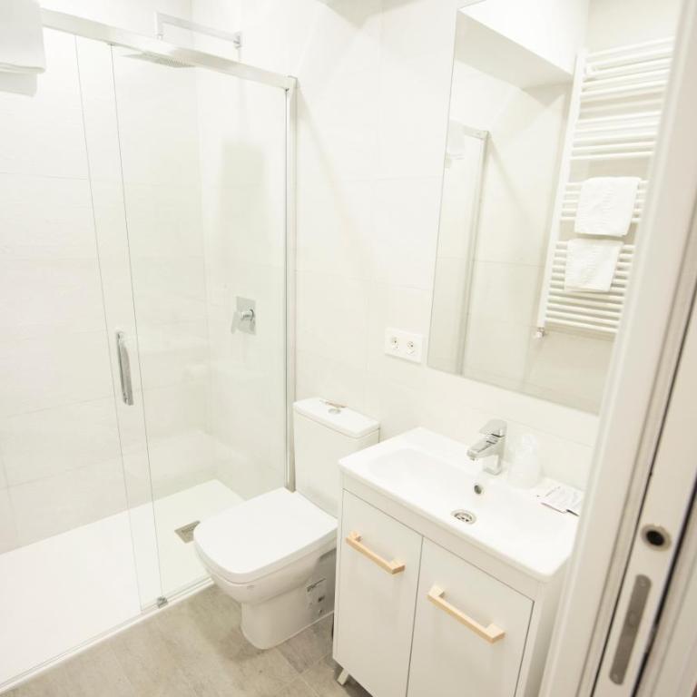 Happy Hostal Carrales - Habitación Doble con baño privado - 2 camas - 3