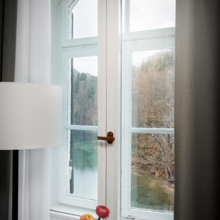 AMERON Neuschwanstein Alpsee Resort & Spa - Deluxe Zimmer mit Seeblick - Alpenrose - 4