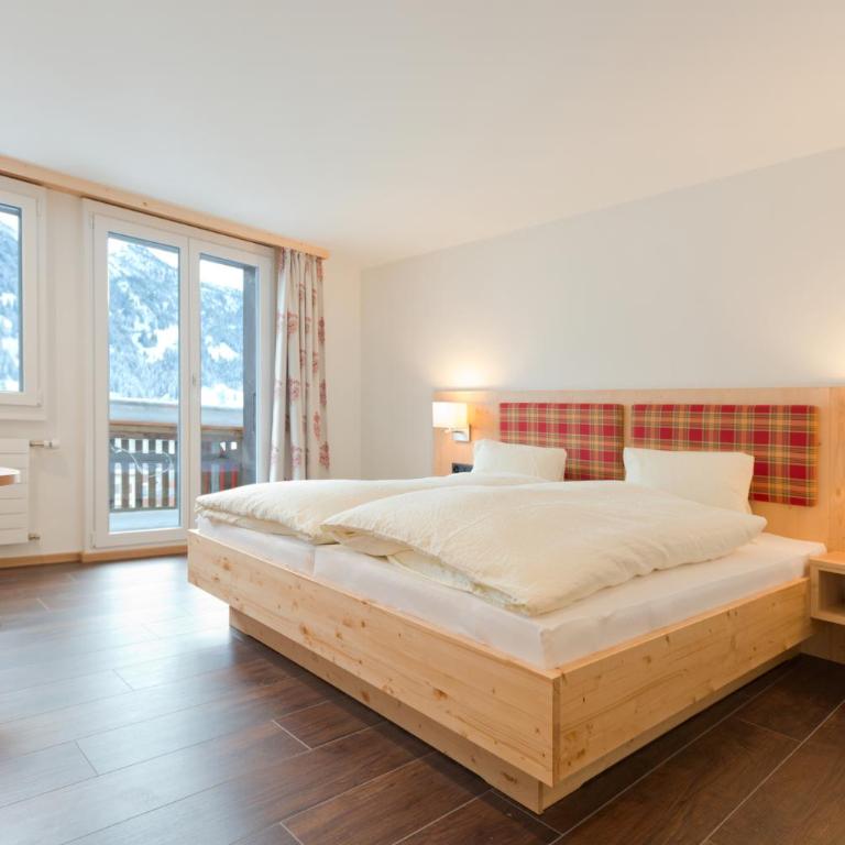 Hotel Caprice - Grindelwald - Superior Doppelzimmer mit Blick auf den Eiger - 2